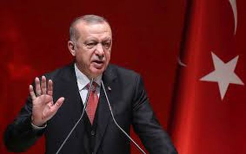 Recep Tayyip Erdogan, președintele Turciei, un fervent suporter al lui Bașakșehir, care a sprijinit mereu echipa din Istanbul, a reacționat imediat după derapajul lui Sebastian Colțescu, postând un mesaj pe rețelele de socializare.