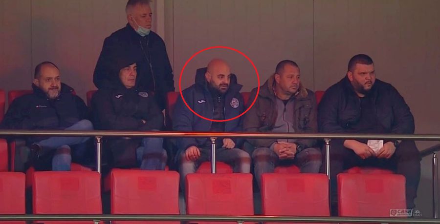 Florin Dobrescu, încercuit, în tribune, la meciul contra lui Dinamo El e noul finanțator din Liga 1! » Craioveanul are 32 de ani și a venit la meci însoțit de 4 bodyguarzi