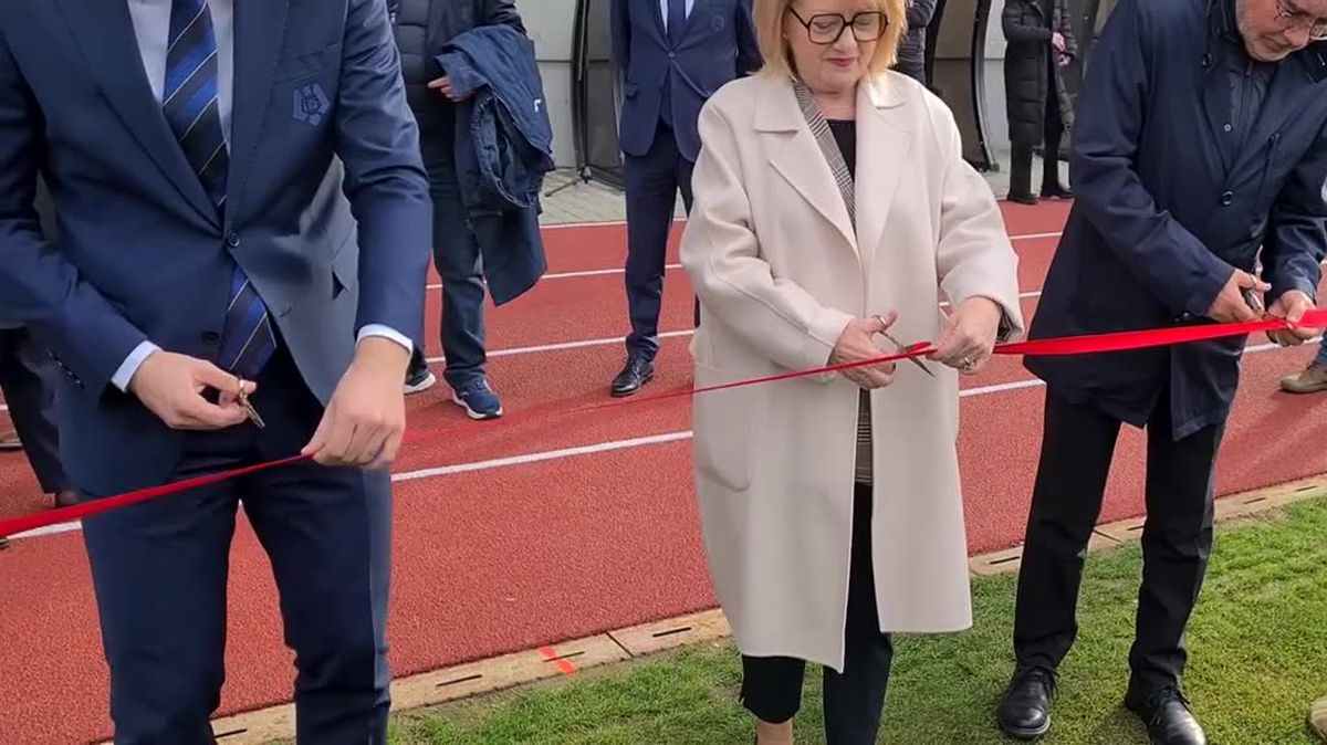 Ziua Porților Deschise la noua arenă din Liga 1 » Burleanu și primarul au tăiat panglica. Primul meci e deja sold-out!