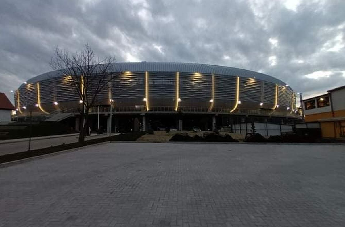 Ziua Porților Deschise la noua arenă din Liga 1 » Burleanu și primarul au tăiat panglica. Primul meci e deja sold-out!