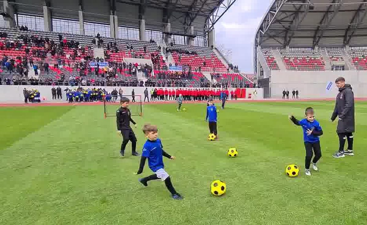 Ziua Porților Deschise la noua arenă din Liga 1 » Burleanu și primarul au tăiat panglica. Primul meci e deja sold-out!