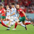 Pedri, sufletul Spaniei la Euro 2020, a fost sufocat marți de duetul marocan Ziyech - Amrabat (dreapta).
FOTO Guliver/GettyImages
