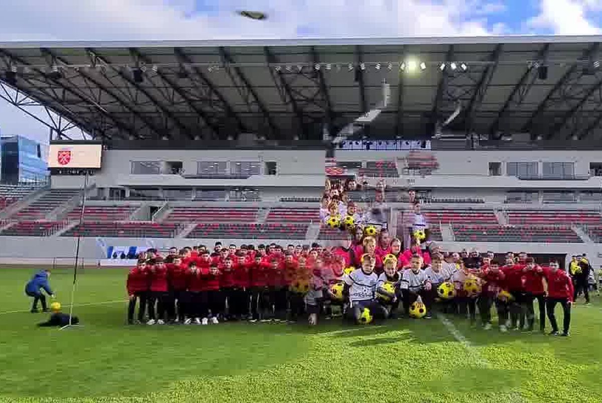 Ziua Porților Deschise la noua arenă din Liga 1 » Burleanu și primarul au tăiat panglica. Primul meci e deja sold-out!