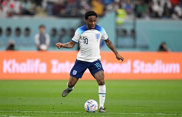 Sterling revine în Qatar, după ce „i-au fost furate ceasuri și bijuterii în valoare de 300.000 de lire sterline”