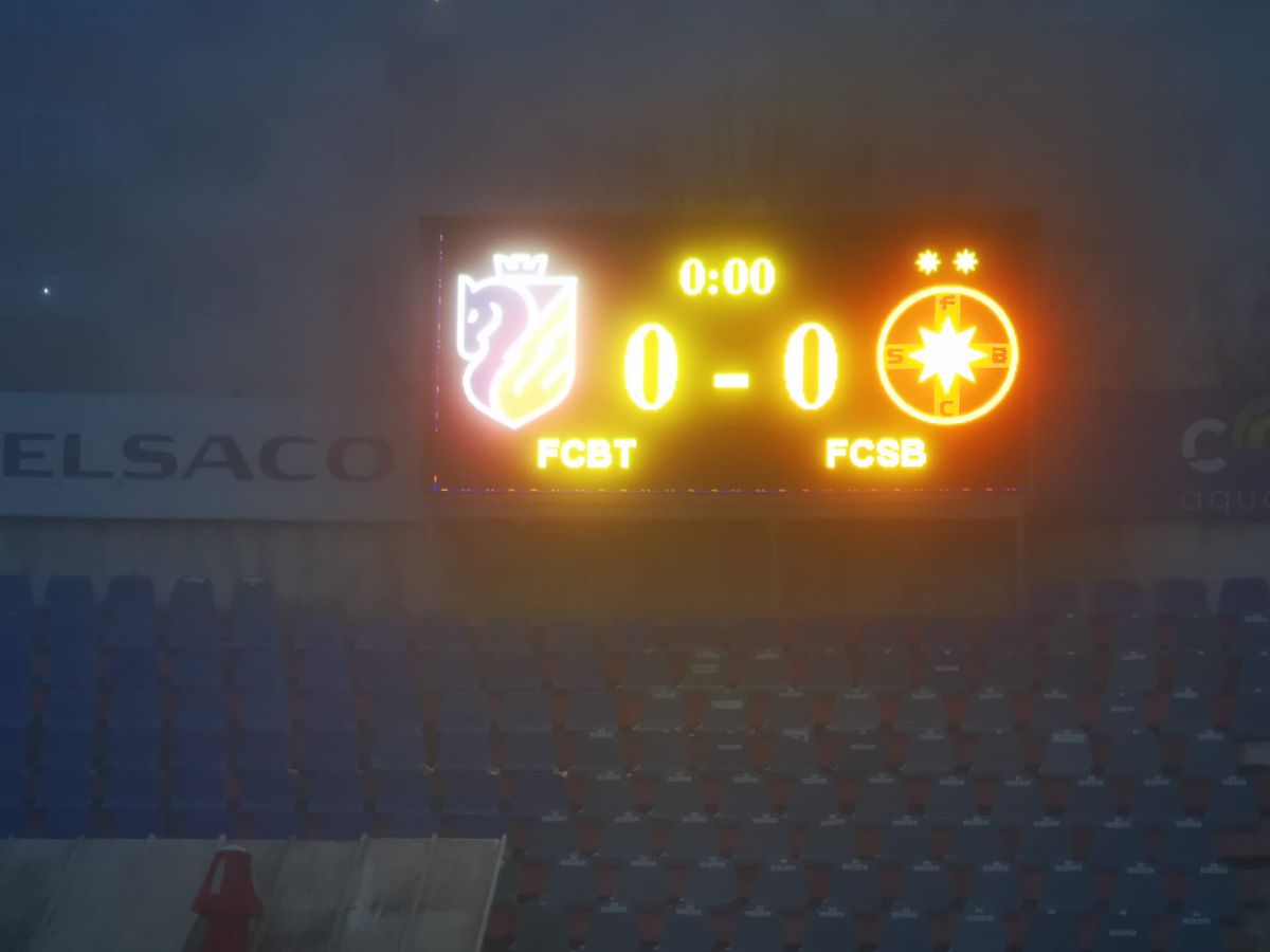 Ceață la FC Botoșani - FCSB / FOTO: Ionuț Tabultoc