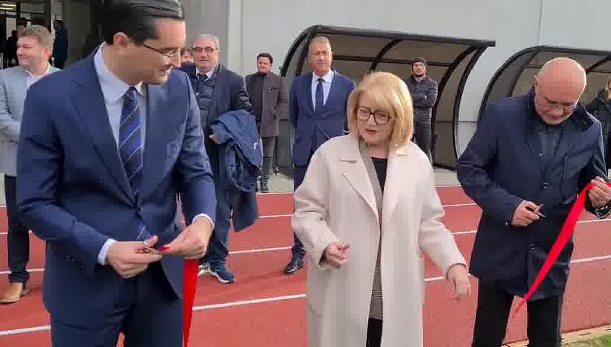 Ziua Porților Deschise la noua arenă din Liga 1 » Burleanu și primarul au tăiat panglica. Primul meci e deja sold-out!