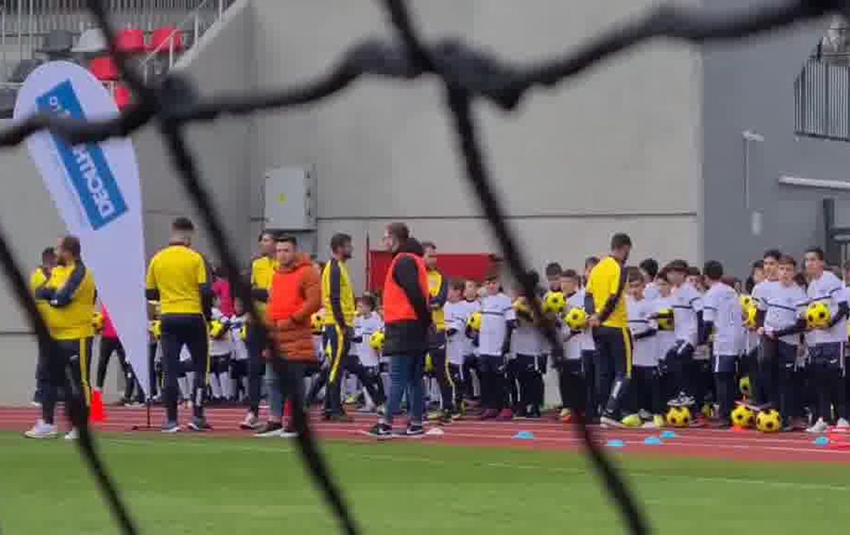 Ziua Porților Deschise la noua arenă din Liga 1 » Burleanu și primarul au tăiat panglica. Primul meci e deja sold-out!