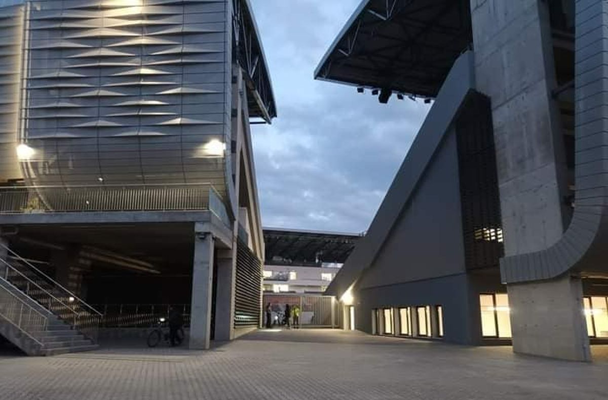 Ziua Porților Deschise la noua arenă din Liga 1 » Burleanu și primarul au tăiat panglica. Primul meci e deja sold-out!