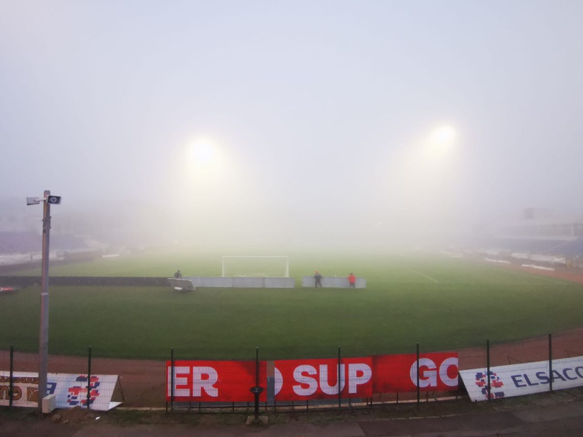 Ceață la FC Botoșani - FCSB / FOTO: Ionuț Tabultoc