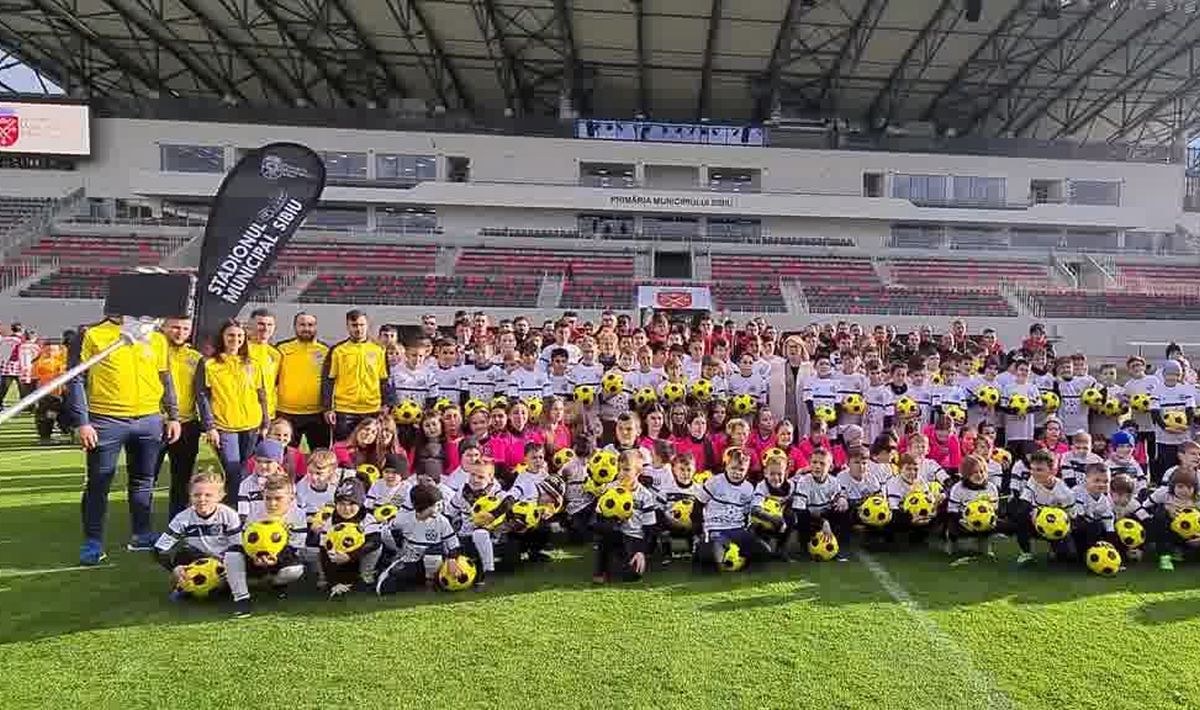 Ziua Porților Deschise la noua arenă din Liga 1 » Burleanu și primarul au tăiat panglica. Primul meci e deja sold-out!