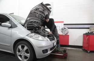 Alege baterii auto care nu te lasă la greu! Iată cum să procedezi!