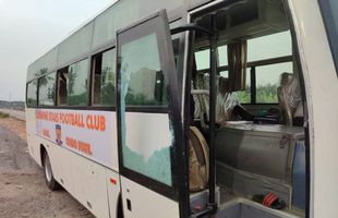 Un autocar al unei echipe din prima ligă a fost asaltat pe autostradă! Sunt victime după gloanțele trase de atacatori!