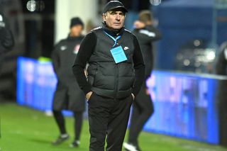 „Iubim Farul și alcoolul”. 8 momente care nu s-au văzut la TV în Poli Iași - Farul » Cum a fost primit Hagi în Moldova