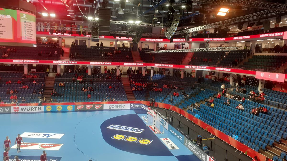 România chiar a jucat în infern » Adversitate incredibilă și aliați-surpriză la Debrecen: cine a dat tonul scandărilor fanilor maghiari