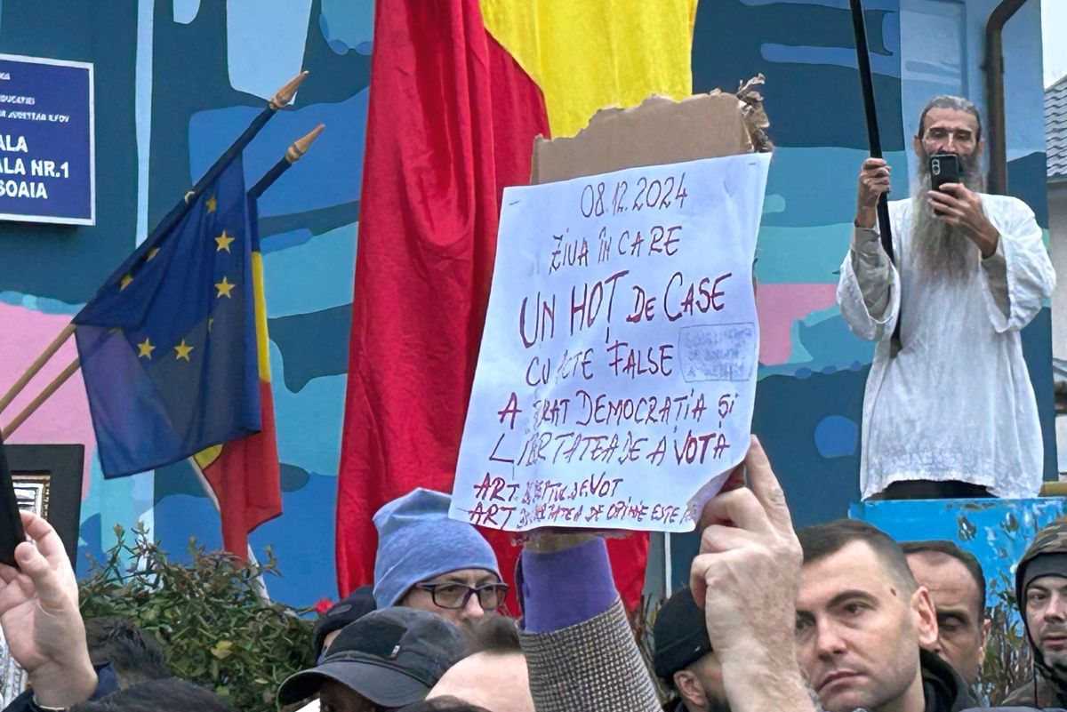 Călin Georgescu a venit să voteze, deși alegerile au fost anulate! Imagini incredibile în fața secției de votare din Mogoșoaia