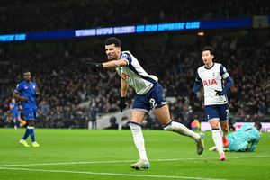 Tottenham - Chelsea, derby-ul etapei în Premier League » Radu Drăgușin a fost introdus pe teren după accidentarea lui Romero