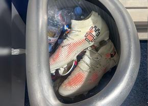 Și-a aruncat ghetele la gunoi imediat după Tottenham - Chelsea. Mesajul fundașului: „Scuze!”