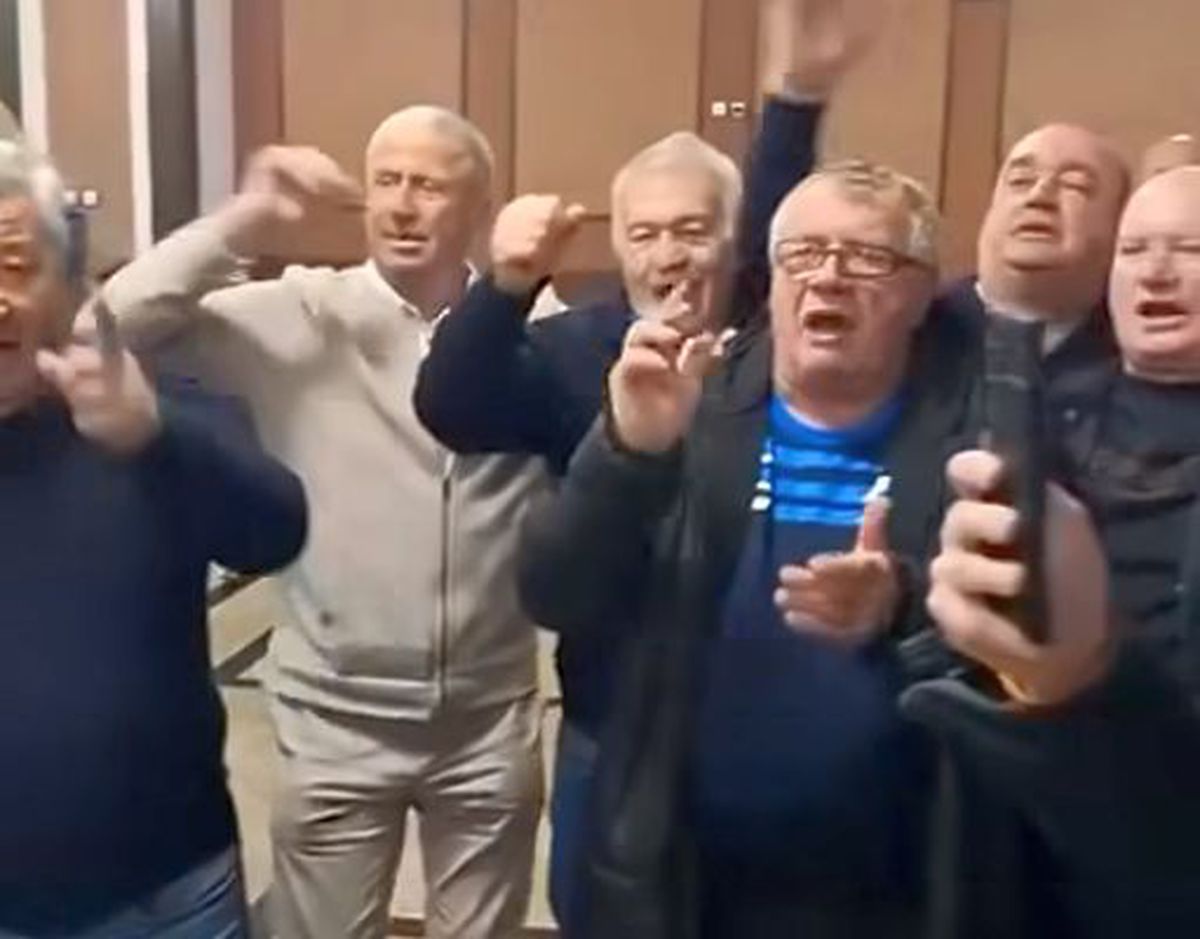 Gigi Nețoiu, „omul negru din Bănie”, cântă umăr la umăr cu gloriile Craiovei Maxima