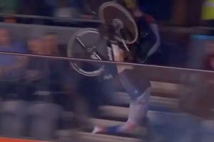 Accident grav pe un velodrom din Londra » Campioana olimpică și adversara ei, propulsate peste gard