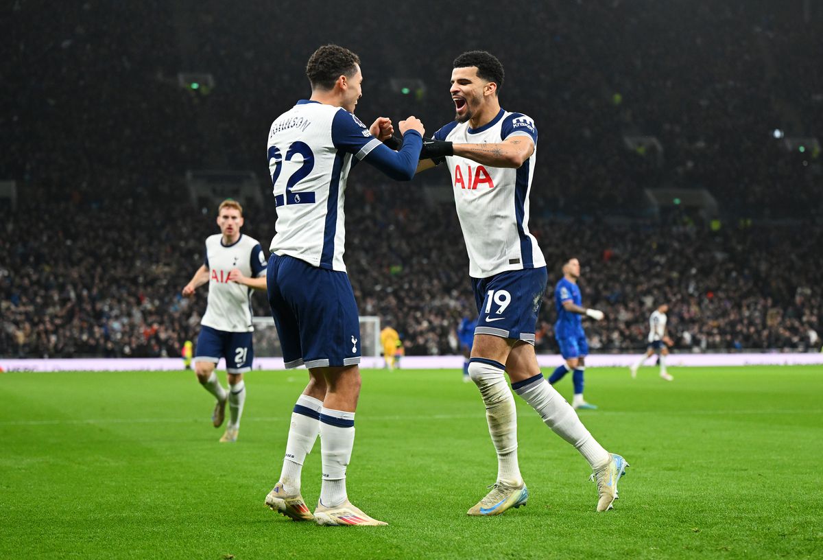 Și-a aruncat ghetele la gunoi imediat după Tottenham - Chelsea. Mesajul fundașului: „Scuze!”