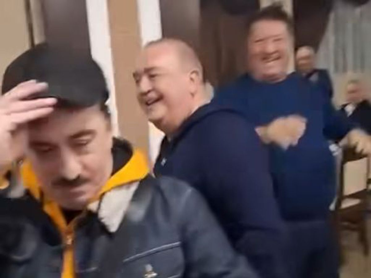 Gigi Nețoiu, „omul negru din Bănie”, cântă umăr la umăr cu gloriile Craiovei Maxima