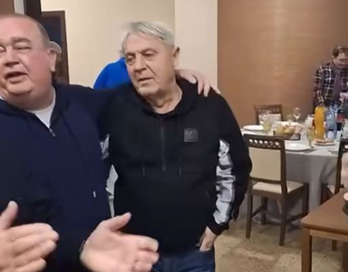 Filmarea care a încins spiritele » „Omul negru” din Bănie cântă umăr la umăr cu gloriile Craiovei Maxima: „Nu-i e rușine să apară acolo?!”