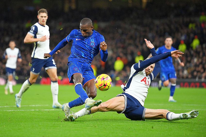 Intervenția lui Radu Drăgușin la Nicolas Jackson // foto: Guliver/gettyimages