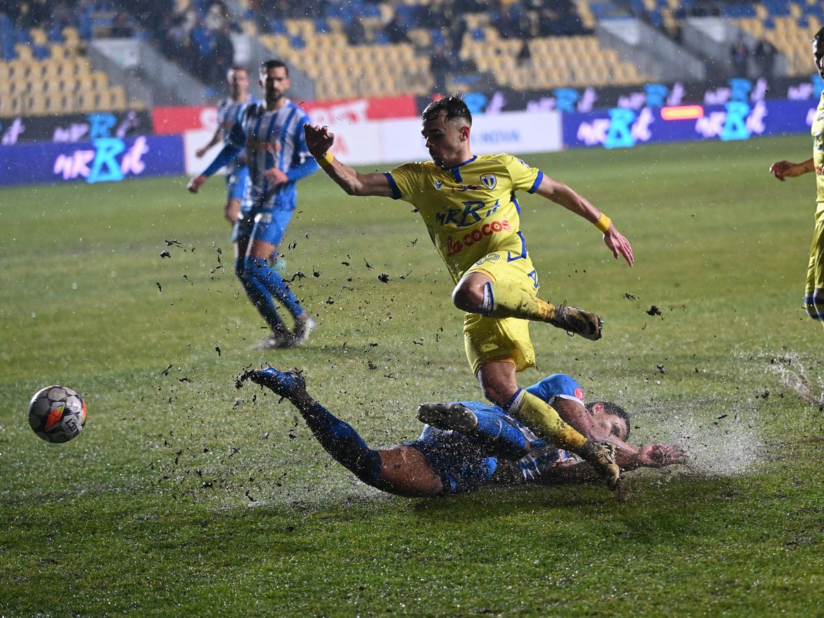 Constantin Gâlcă a răbufnit după remiza cu Petrolul: „Ăsta nu e fotbal pentru mine” + Jucătorul pe care riscă să îl piardă: „Are un hematom”