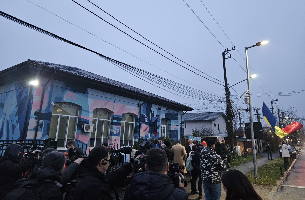 Călin Georgescu a venit să voteze, deși alegerile au fost anulate! Imagini incredibile în fața secției de votare din Mogoșoaia