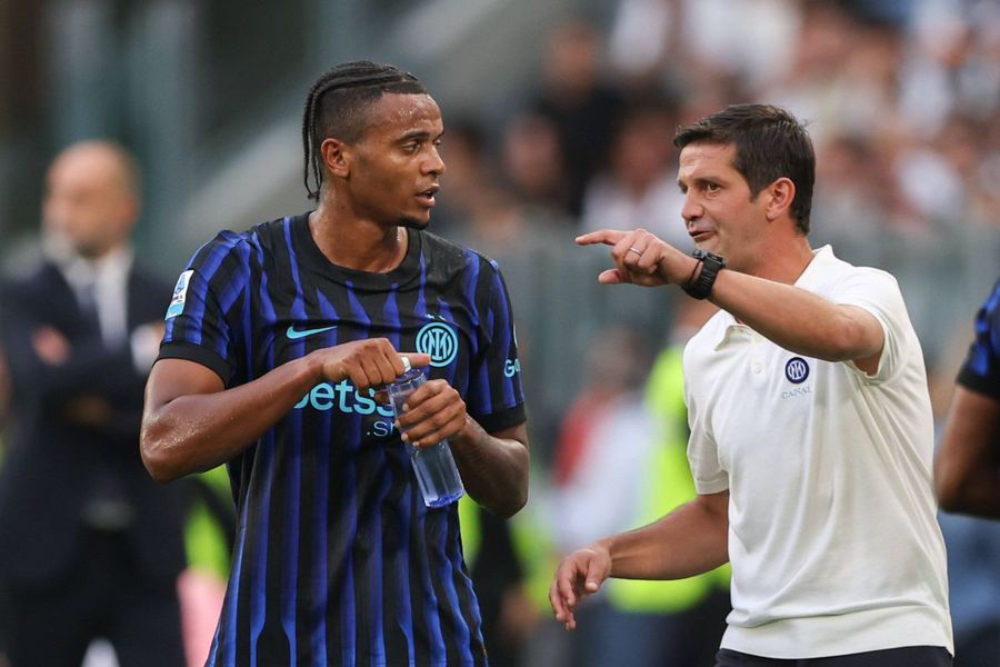 Chivu rezolvă deja primele mutări pentru sezonul viitor