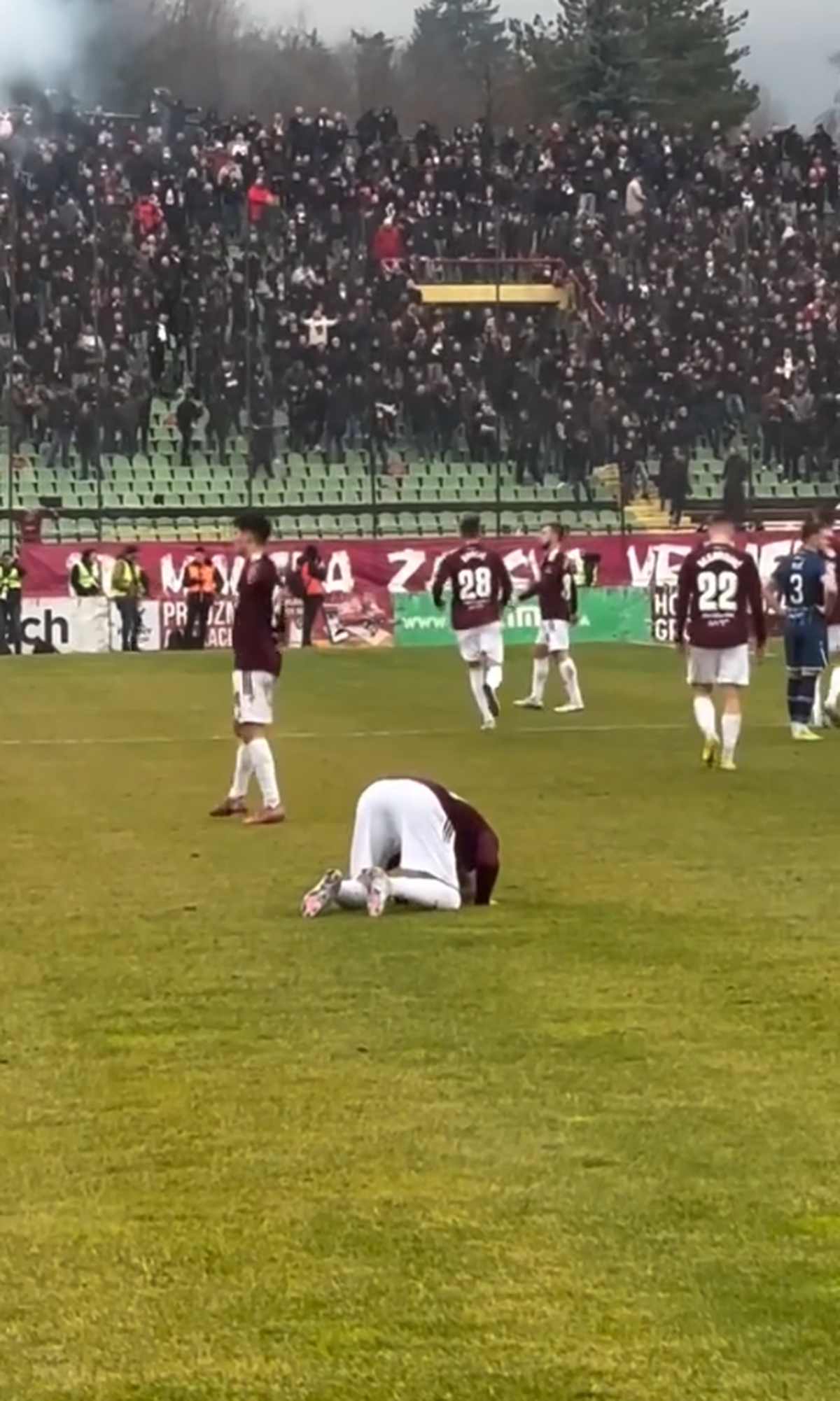 Fostul internațional s-a dat în stambă » A zdrobit rivala în derby, apoi a făcut un gest obscen