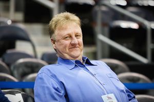 Tatăl său s-a sinucis, mama sa a crescut singură 6 copii » A scăpat de sărăcie pentru a deveni unul dintre cei mai mari jucători din istoria NBA