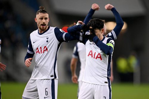 O femeie a fost condamnată la închisoare după ce l-a șantajat pe fostul coechipier al lui Radu Drăgușin