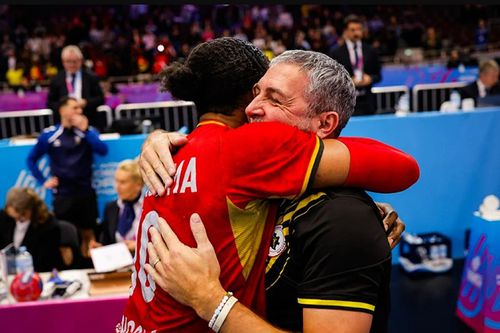 Carlos Viver bucuros după o victorie a Angolei la CM Foto: IHF