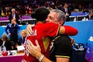 Antrenorul Angolei și al Gloriei Bistrița își laudă jucătoarele: „Atmosfera în echipă este incredibilă”