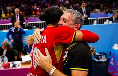 Antrenorul Angolei și al Gloriei Bistrița își laudă jucătoarele: „Atmosfera în echipă este incredibilă”