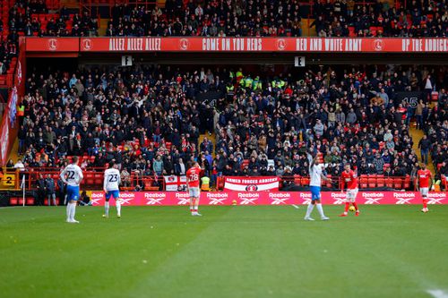 Tragedie în tribune » Un fan a decedat în urma unui meci, iar partida a fost abandonată