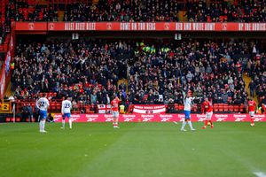 Tragedie în tribune » Un fan a decedat în urma unui meci, iar partida a fost abandonată