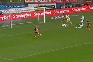 „Ratarea secolului” în Botoșani - Rapid » Faza care va face înconjurul lumii! Halucinant cum a trimis Petrila cu poarta goală