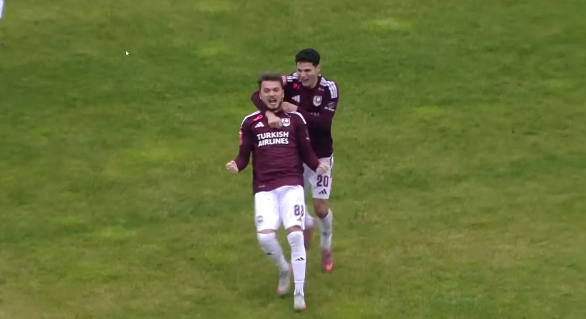 Fostul internațional s-a dat în stambă » A zdrobit rivala în derby, apoi a făcut un gest obscen