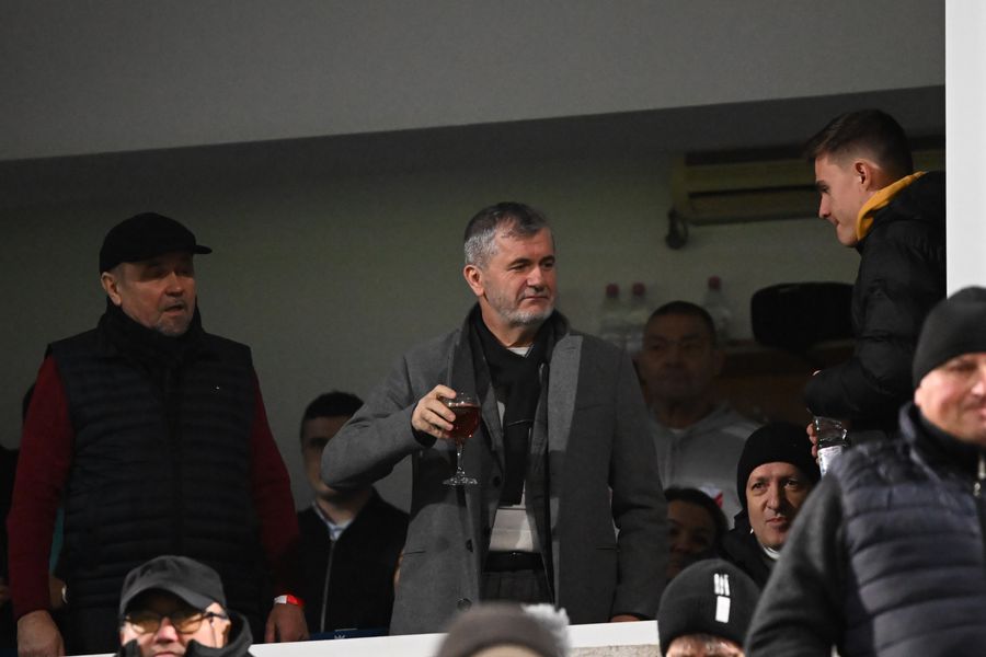 Foto: Sportpictures Cum a fost surprins Valeriu Iftime la „oficială”, cu Rapid: riscă sancțiuni
