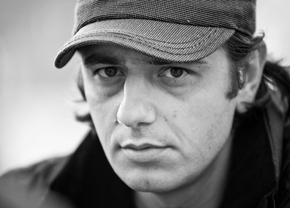 Florin Lăzărescu, scriitor: „Fără exagerare, aș putea scrie un roman cât Război și pace din toate poveștile personale care mă leagă de fotbal. Și poate chiar am s-o fac într-o zi”
