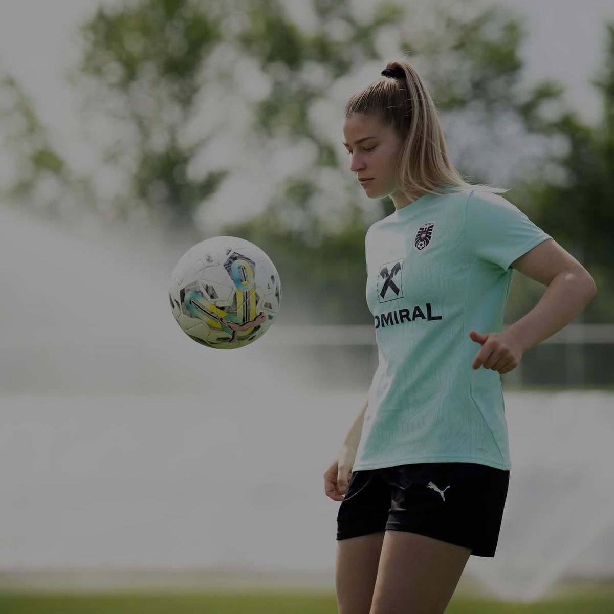 Marie Hobinger, jucătoarea lui Liverpool, hărțuită de un milionar