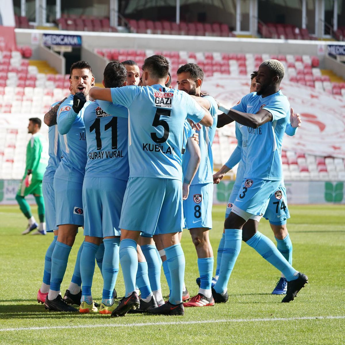 SIVASSPOR - GAZIANTEP 2-1. Marius Șumudică pierde primul meci după 15 etape! Gaziantep a avut 1-0 în minutul 4 după golul lui Maxim