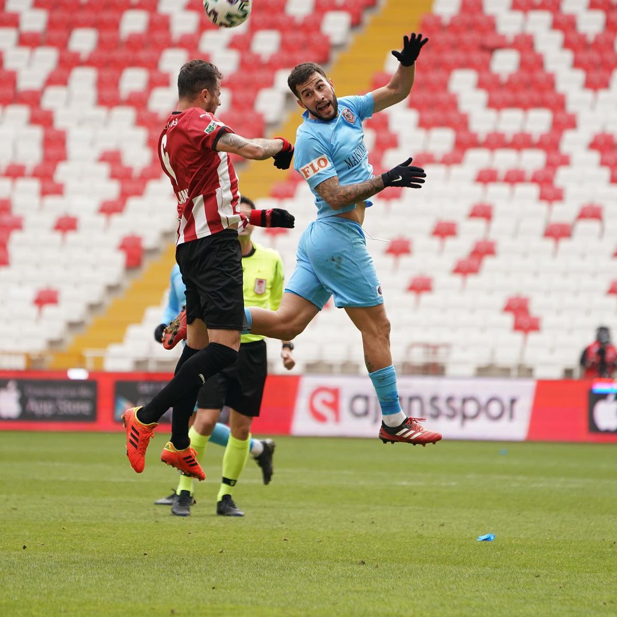 SIVASSPOR - GAZIANTEP 2-1. Marius Șumudică pierde primul meci după 15 etape! Gaziantep a avut 1-0 în minutul 4 după golul lui Maxim