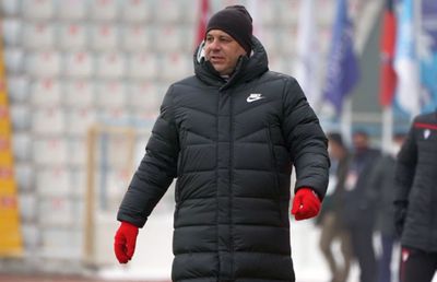 Marius Șumudică, dezlănțuit la adresa conducerii după înfrângerea cu Sivasspor: „Nu pot lucra cu persoane care nu mă respectă! Totul e o minciună. O s-o sun pe soţia mea să-mi trimită bani”