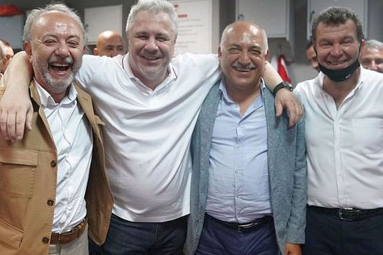 Marius Șumudică, alături de șefii lui Gaziantep / Sursă foto: Facebook Gaziantep