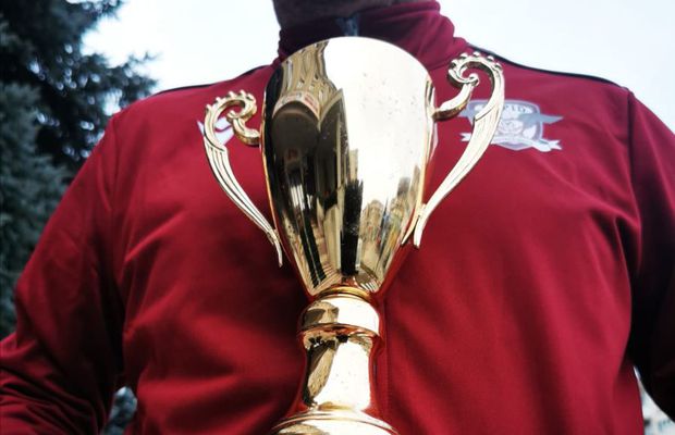 Povestea amuzantă și mai puțin știută a unui trofeu dispărut din vitrina Rapidului și recuperat după 23 de ani: „Doar el a știut că am luat cupa acasă”