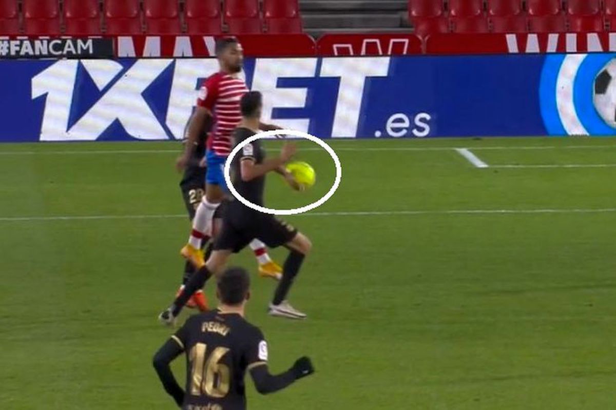 FOTO Barcelona, gol controversat în meciul cu Granada! Arbitrul a trecut cu vederea: „Scandalos”