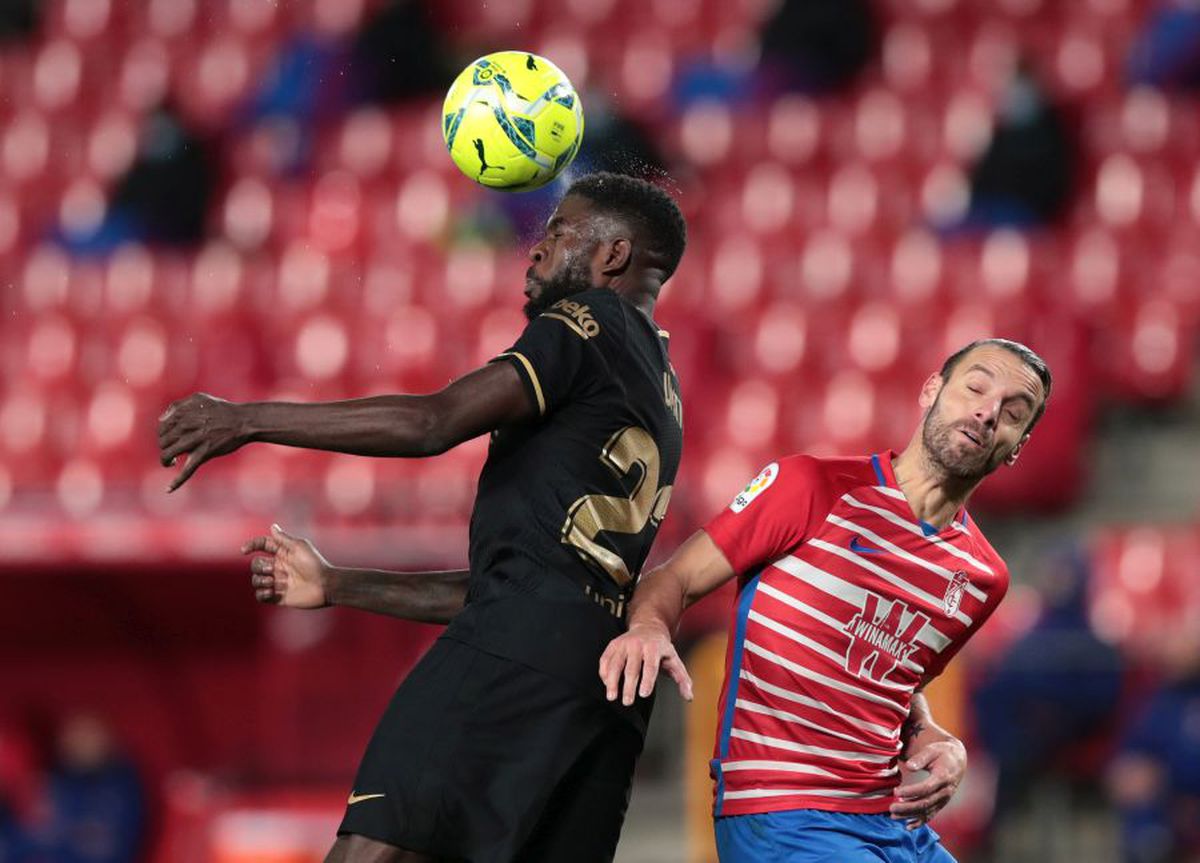 FOTO Barcelona, gol controversat în meciul cu Granada! Arbitrul a trecut cu vederea: „Scandalos”